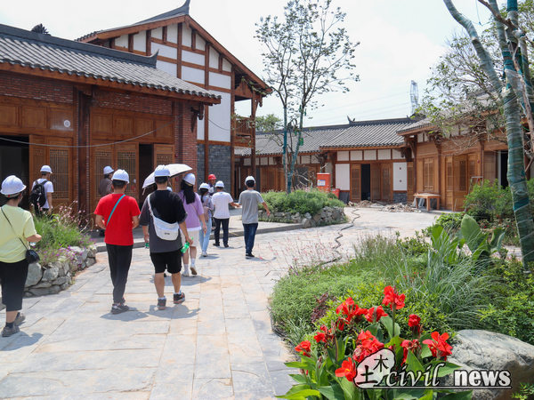 1623632128620063994.jpg 02.jpg